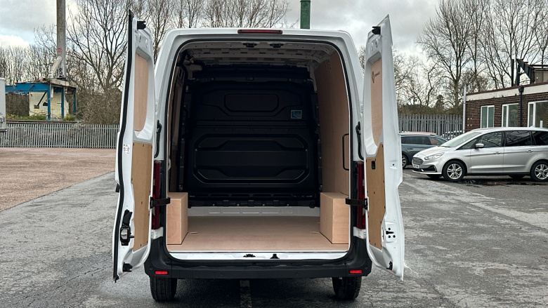 Renault Master Mwb Diesel Fwd MM35 Blue dCi 130 Advance Medium Roof Van